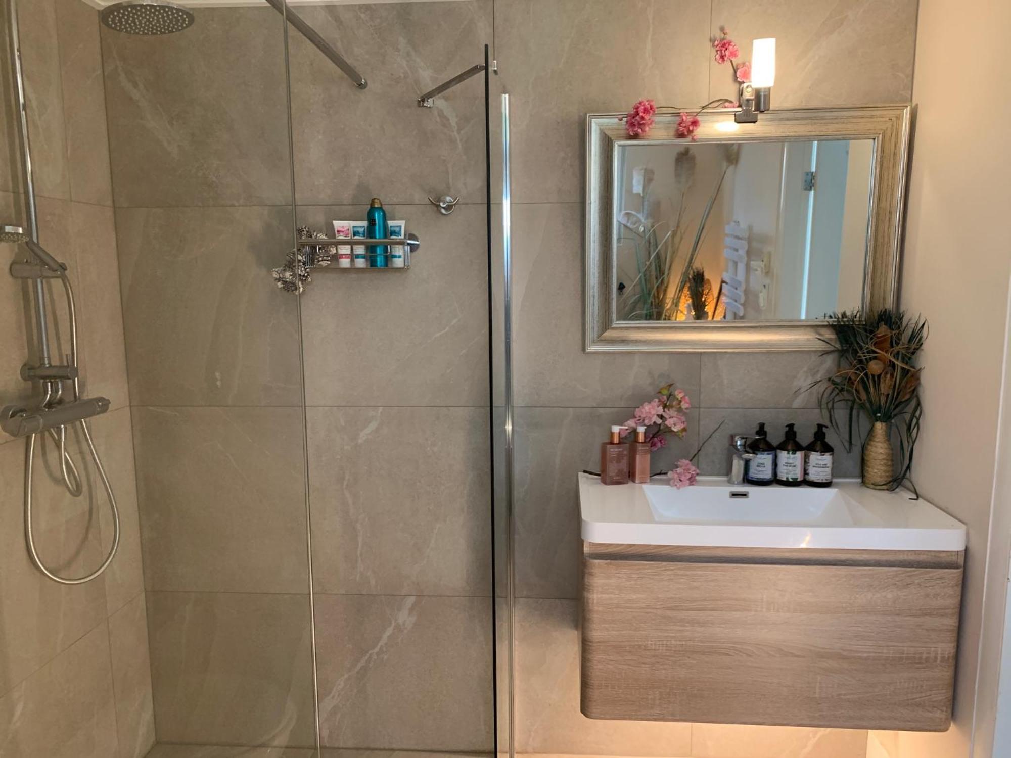 Romantisch Wellness Appartement Met Prive Hottub Sauna Gamesroom Den Ham Esterno foto
