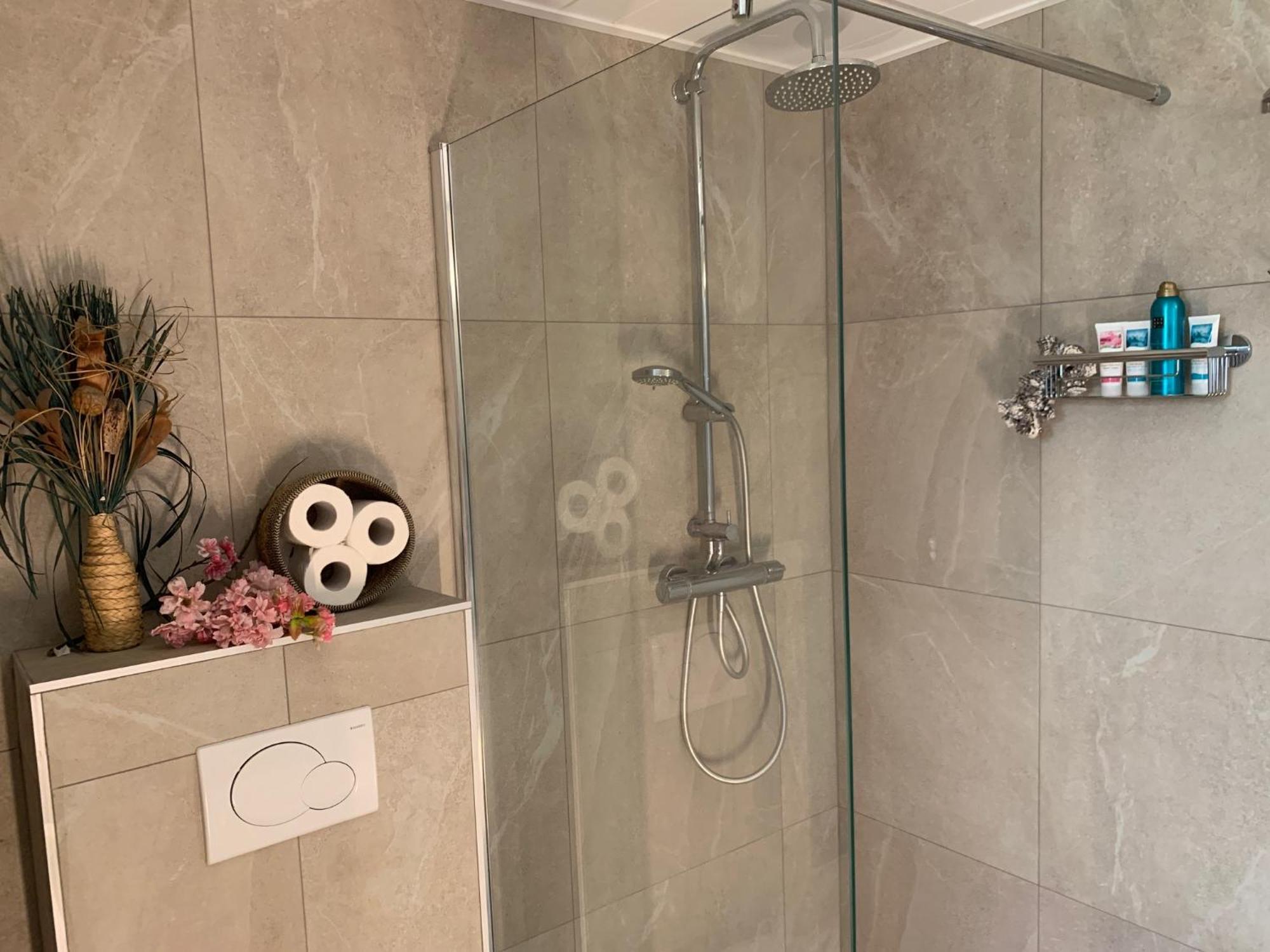 Romantisch Wellness Appartement Met Prive Hottub Sauna Gamesroom Den Ham Esterno foto